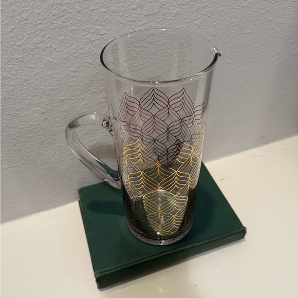 La Cite 24k Gold Geometric Pattern Glass 50oz Pitcher - Picture 4 of 9